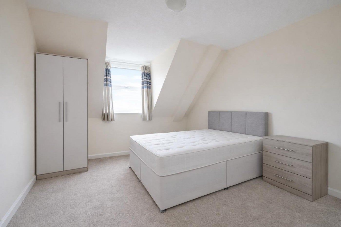 Flat Priory Road in Greater London