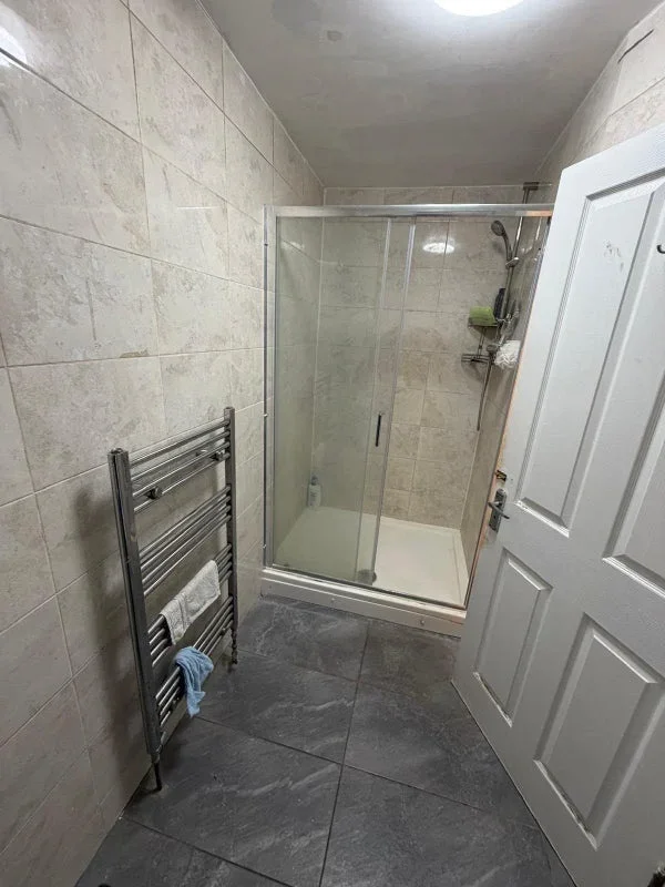 Room Lansdowne Road in Greater London