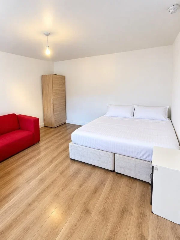 Room Lansdowne Road in Greater London