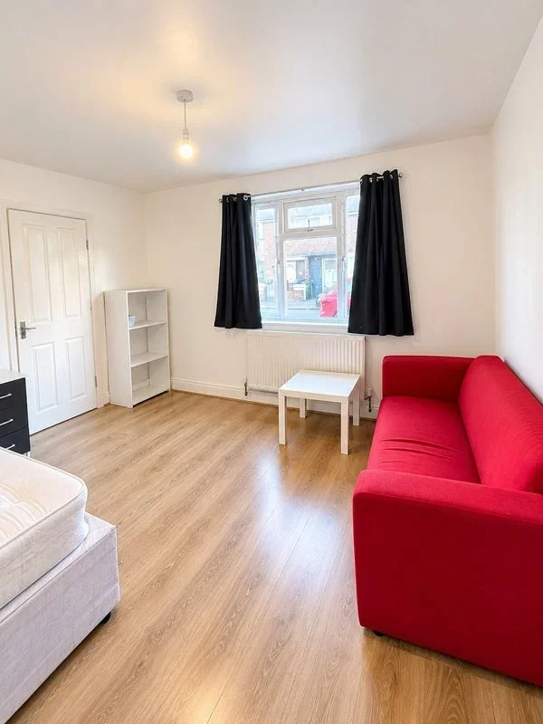 Room Lansdowne Road in Greater London