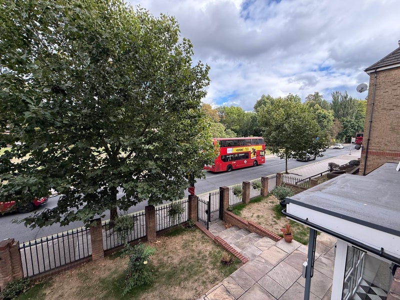 Flat Peckham Rye in Greater London