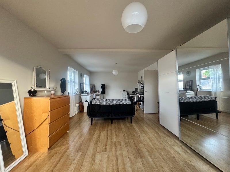 Room Seal Street in Greater London