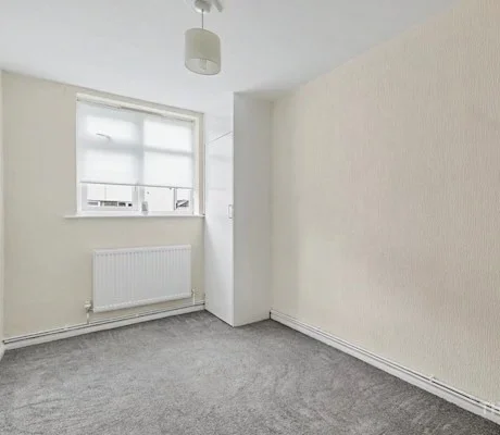 Flat Colliers Water Lane in Greater London