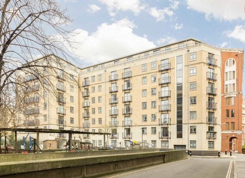 Flat Bridgewater Square in City of London