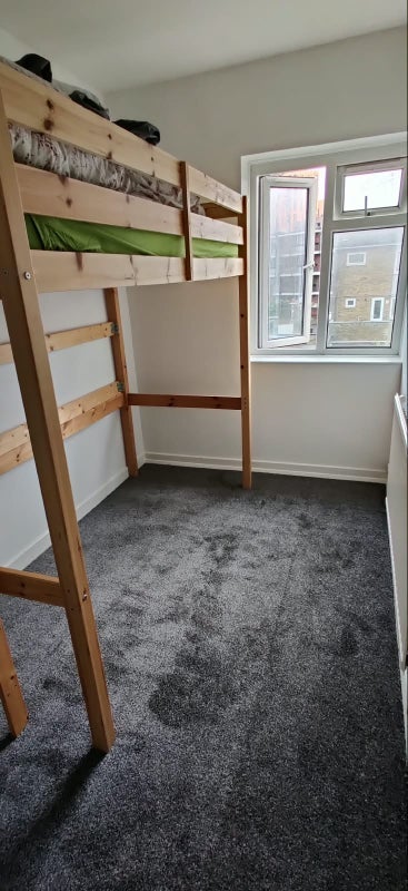 Room Roserton Street in Greater London