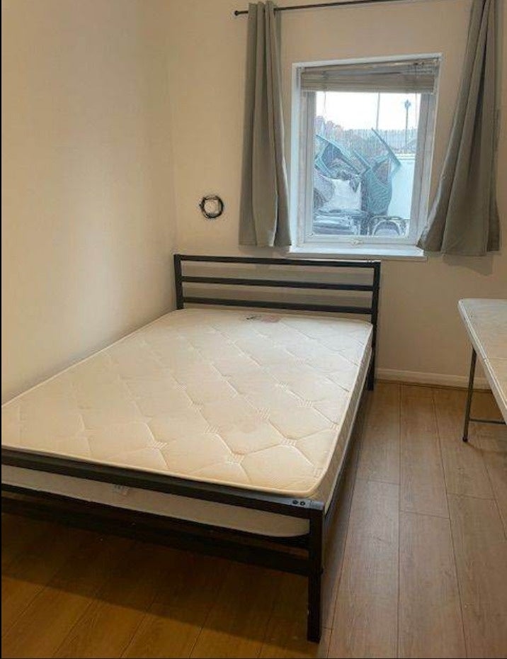 Room Reede Road in Greater London
