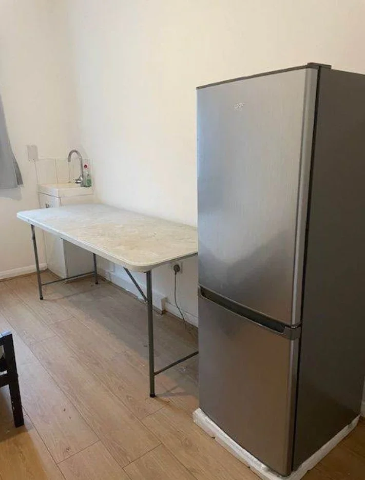 Room Reede Road in Greater London