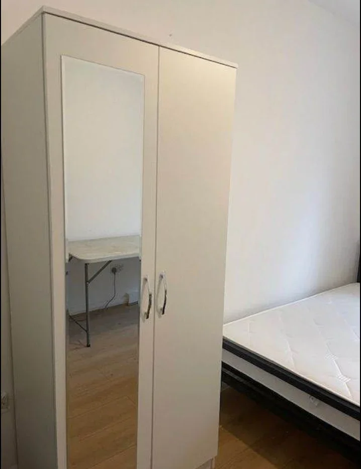 Room Reede Road in Greater London