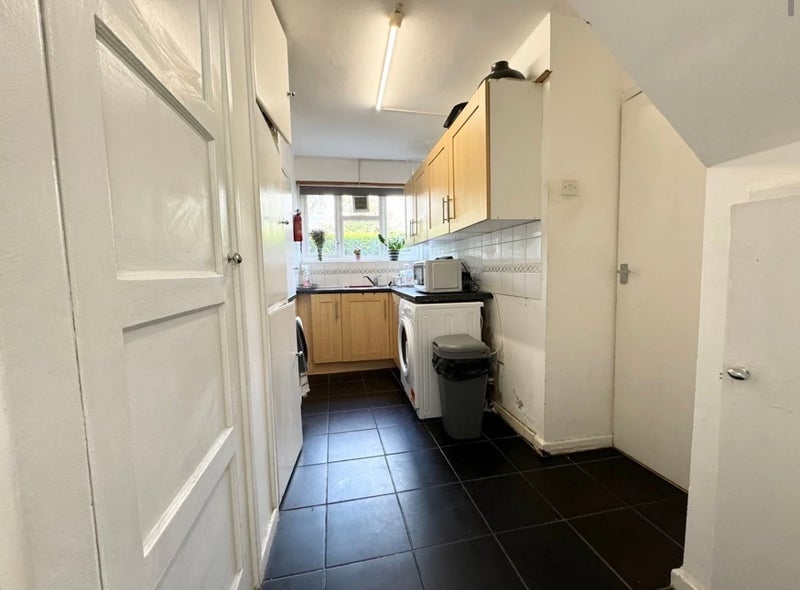 Room Evelyn Walk in Greater London