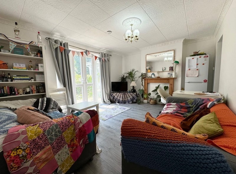 Room Evelyn Walk in Greater London
