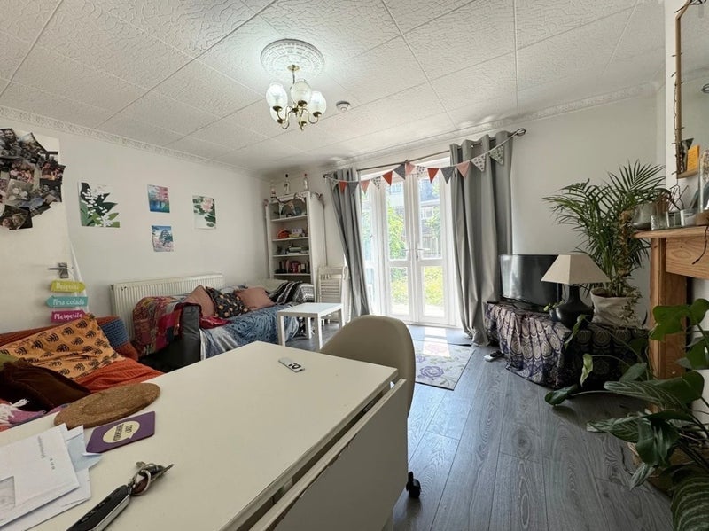 Room Evelyn Walk in Greater London