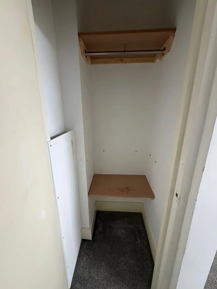 Room Stanley Road in Watford
