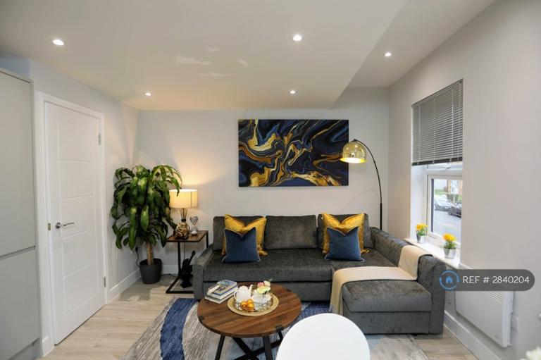 Flat Stanhope Road in Greater London