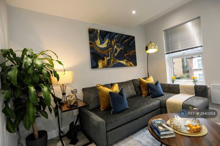 Flat Stanhope Road in Greater London