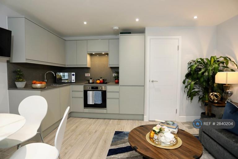 Flat Stanhope Road in Greater London