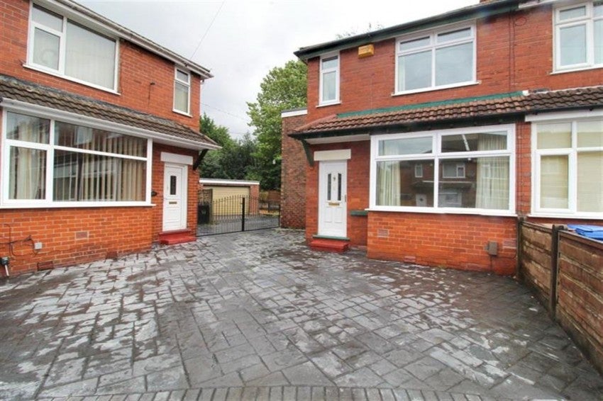 House Grendale Avenue in Stockport