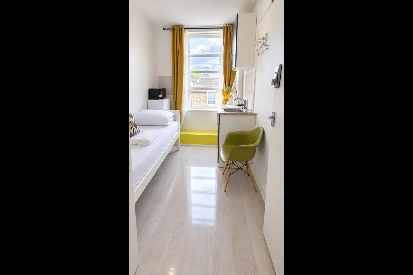 Room Holloway Road in Greater London