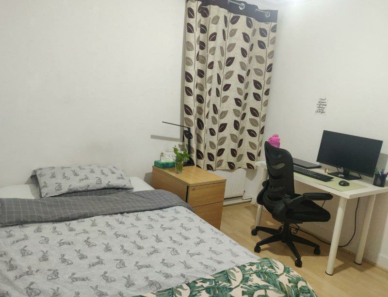 Room Burder Close in Greater London