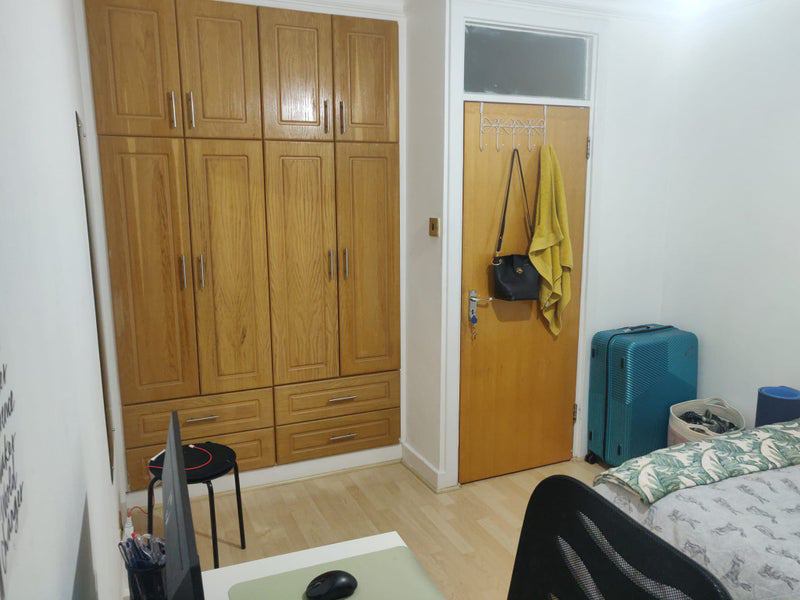 Room Burder Close in Greater London