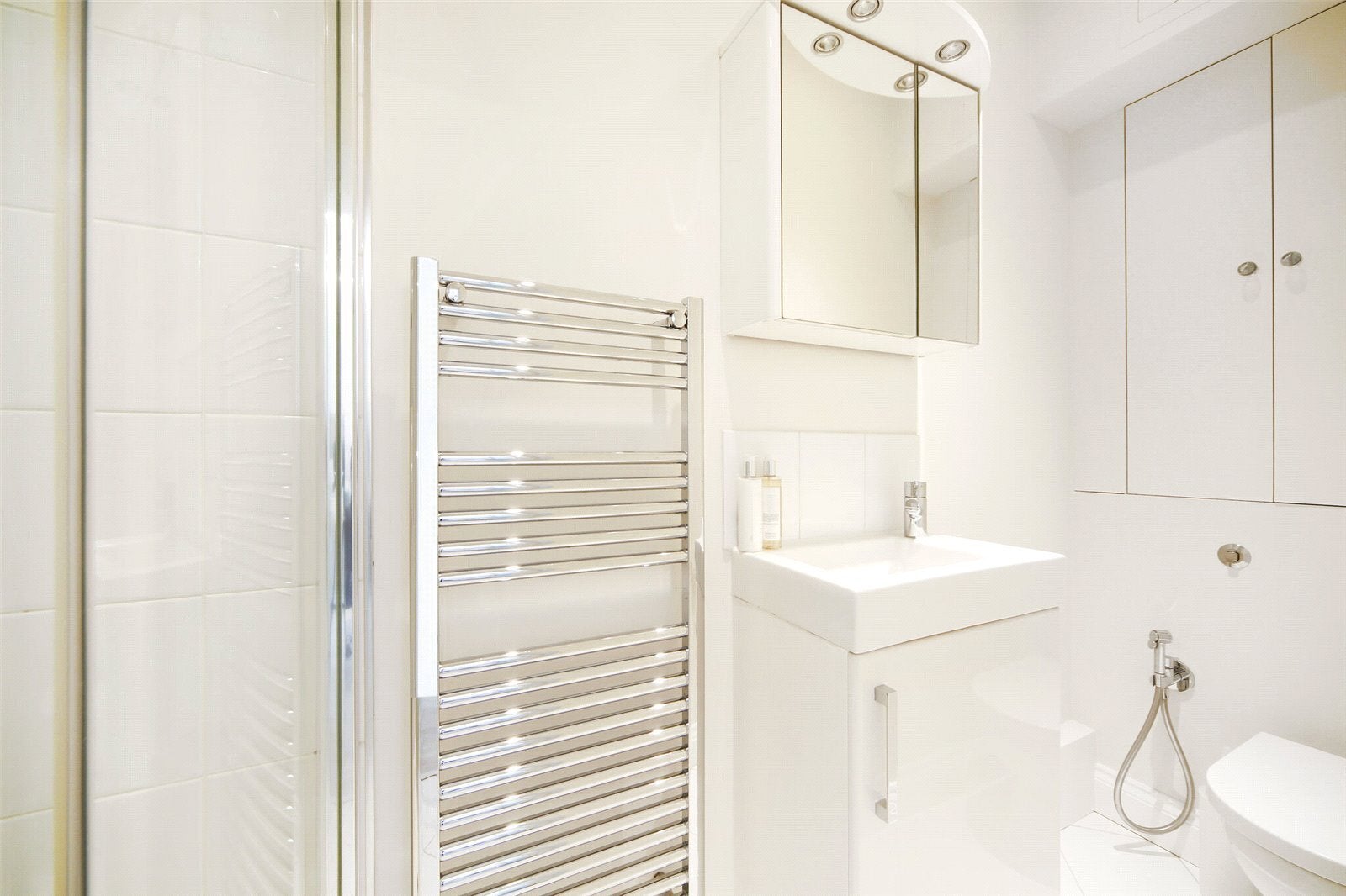 Flat Sloane Gardens in Greater London