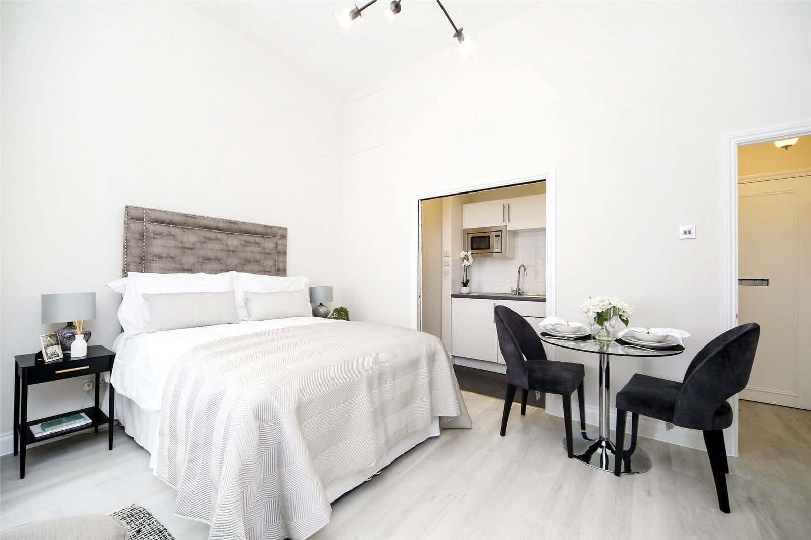 Flat Sloane Gardens in Greater London