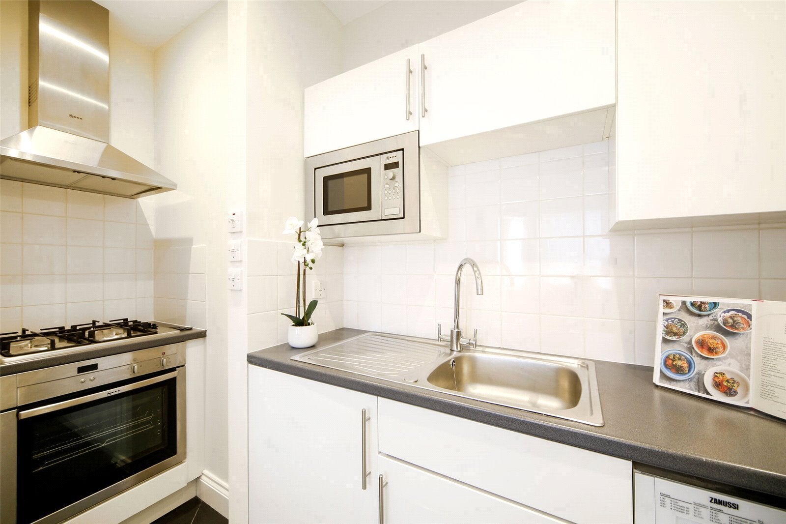 Flat Sloane Gardens in Greater London