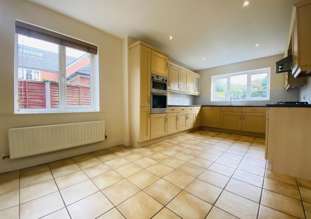 Flat Long Croft in Albrighton