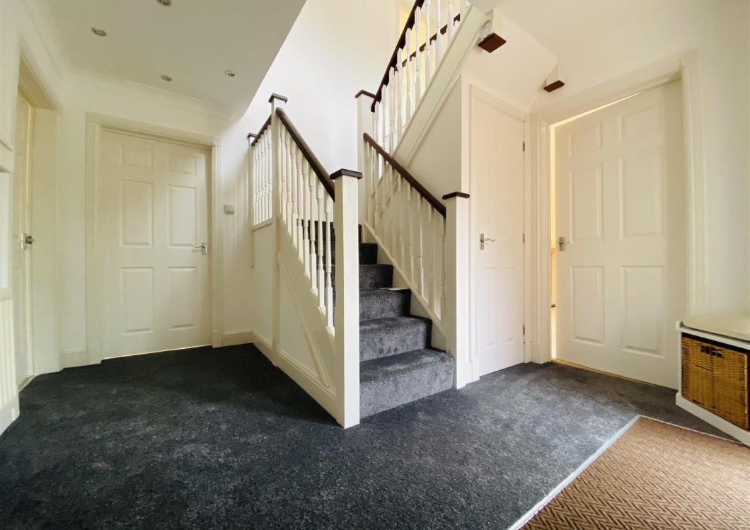 Flat Long Croft in Albrighton