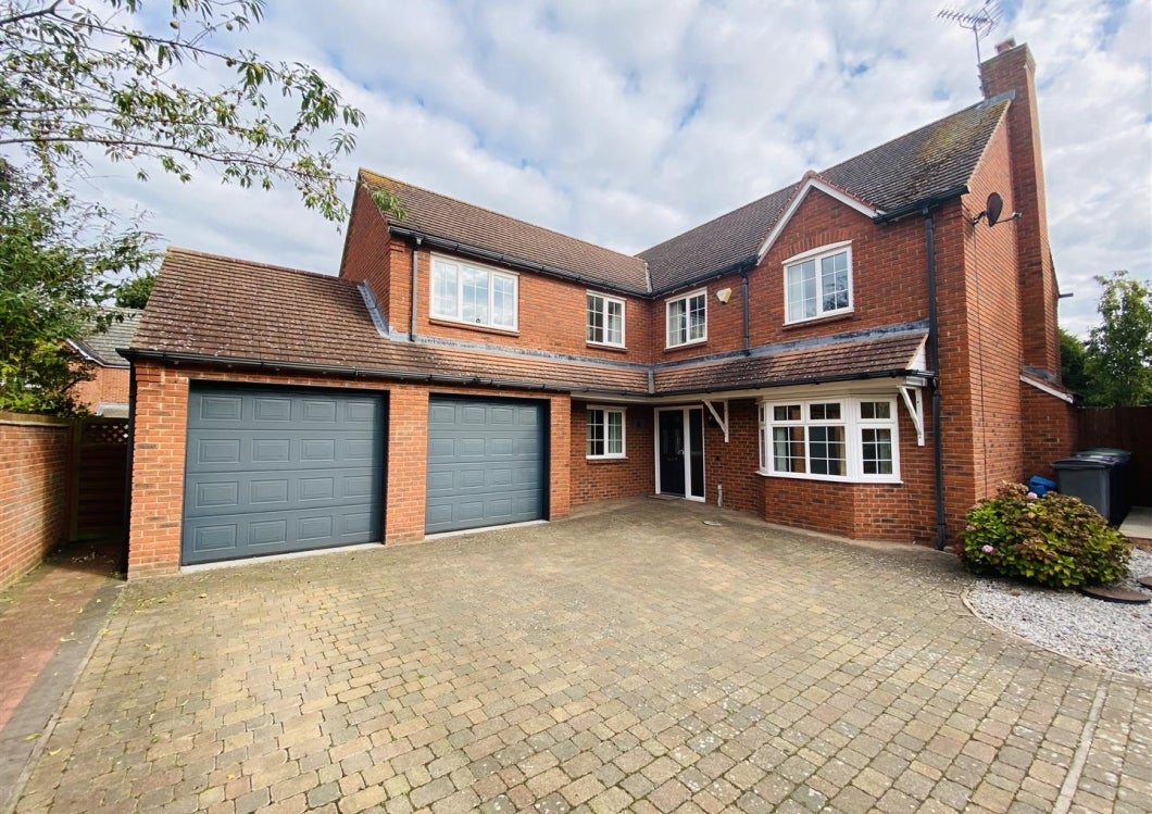 Flat Long Croft in Albrighton