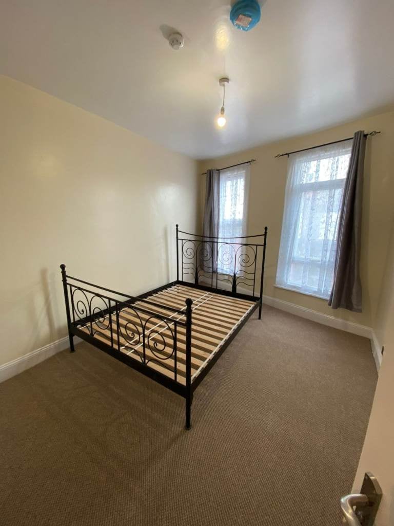 Room Gloucester Road in Bristol