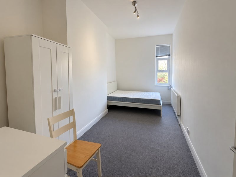 Flat Streatham High Road in Greater London