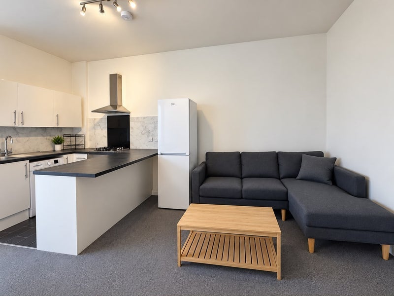 Flat Streatham High Road in Greater London