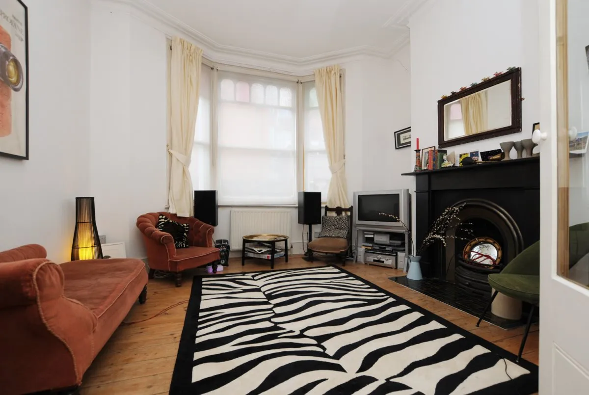 Flat Princess May Road in Greater London