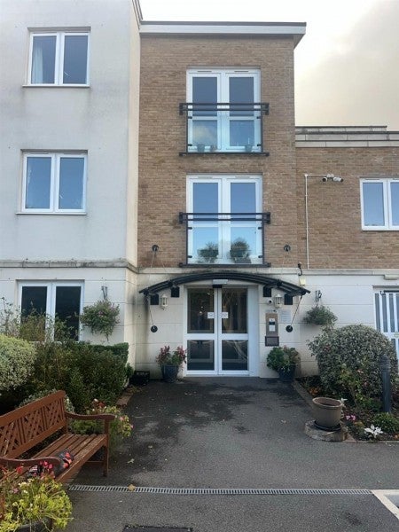 Flat Wortley Road in Highcliffe-on-Sea