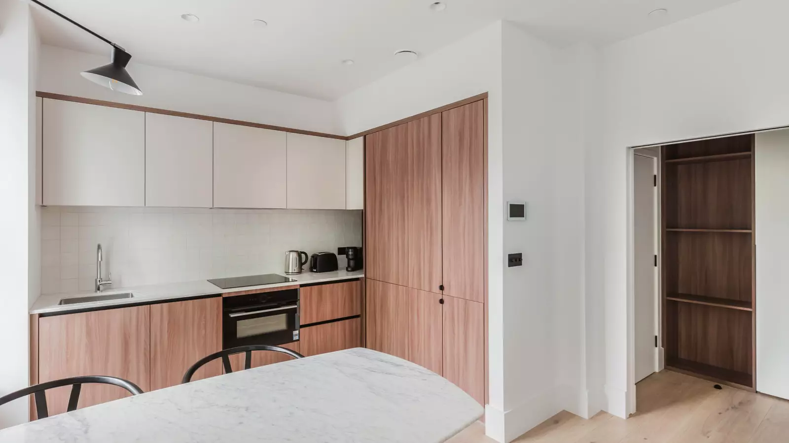 Flat Russell Road in Greater London