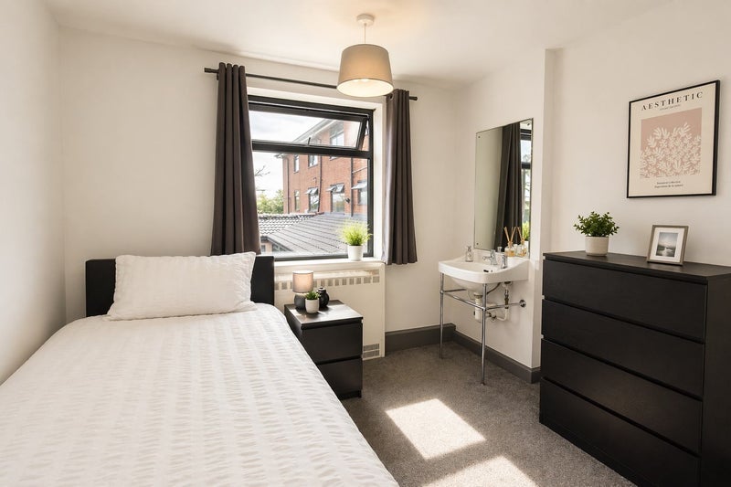 Room Reddicap Heath Road in Birmingham