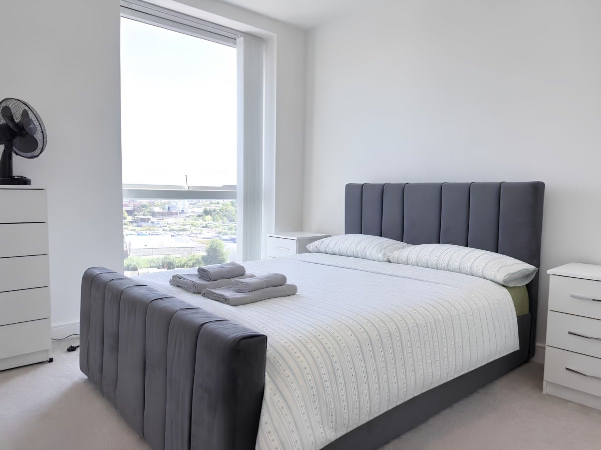 Flat Beresford Avenue in Greater London