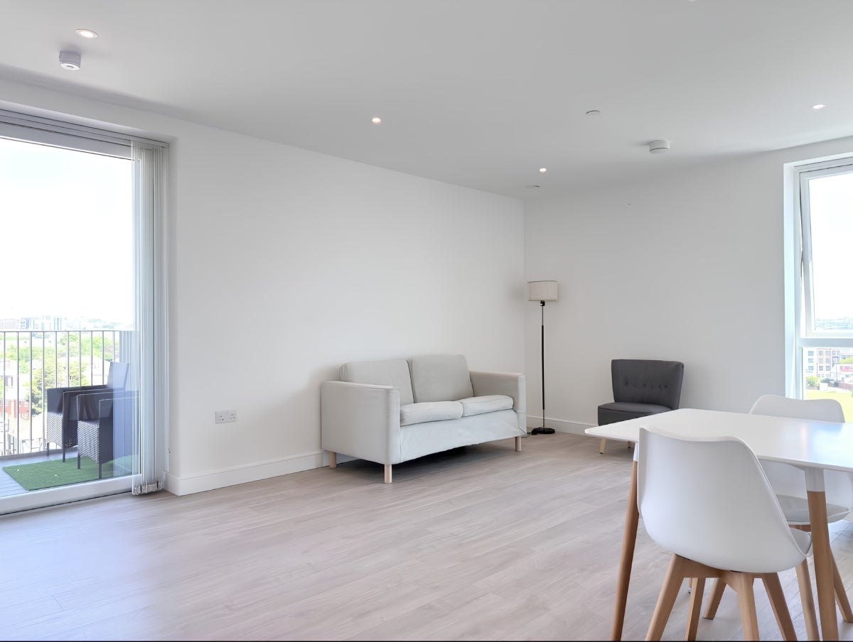 Flat Beresford Avenue in Greater London