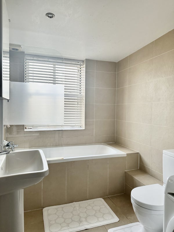 Flat West Cromwell Road in Greater London