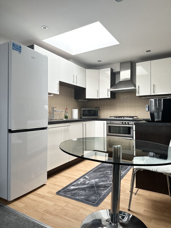Flat West Cromwell Road in Greater London