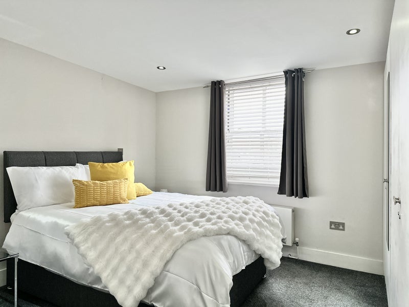 Flat West Cromwell Road in Greater London