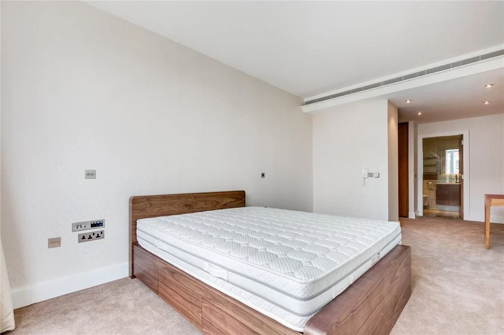Flat Brompton Road in City of Westminster