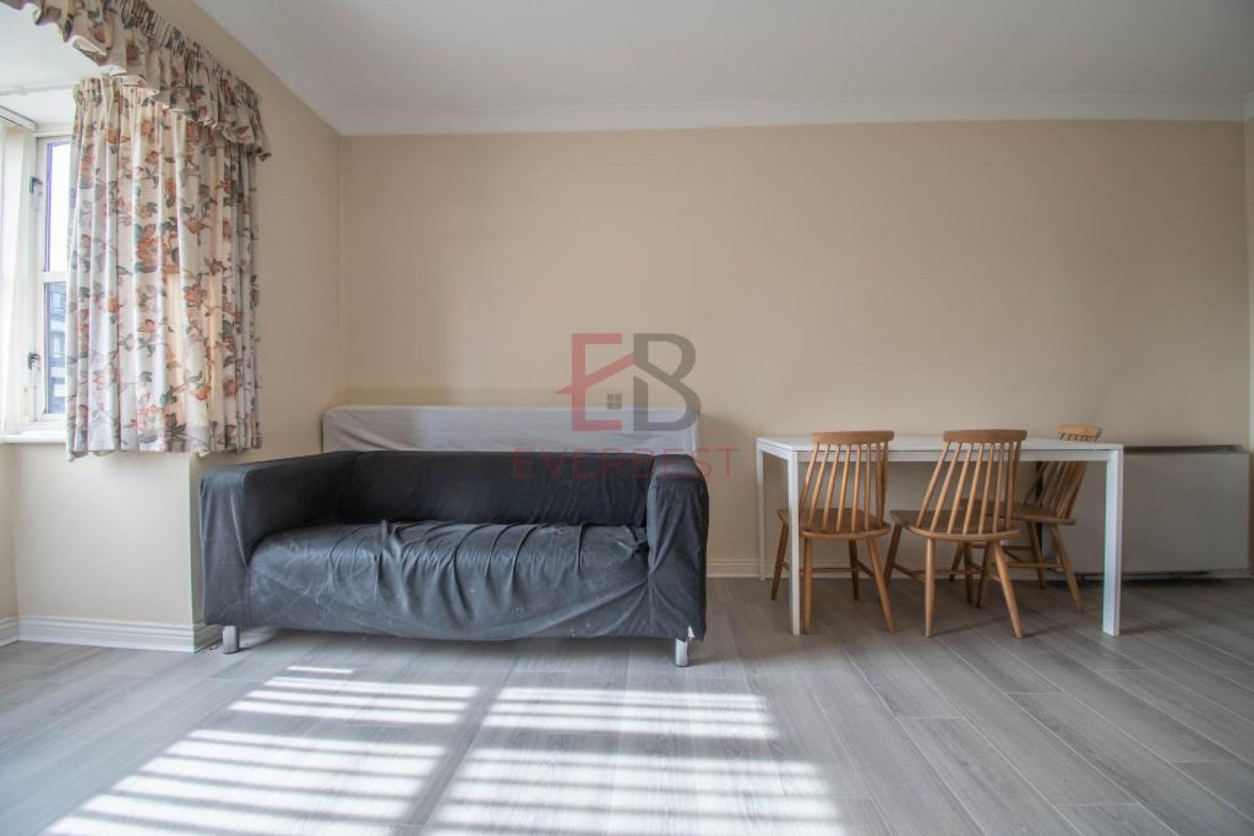 Flat Brinkburn Court in Newcastle upon Tyne