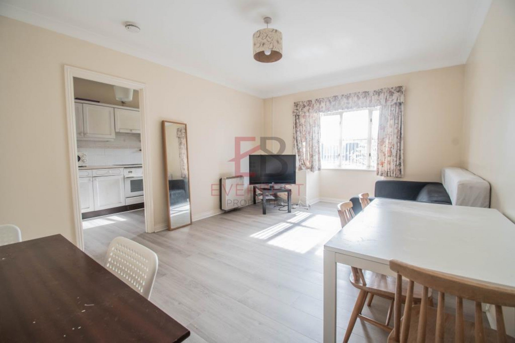 Flat Brinkburn Court in Newcastle upon Tyne