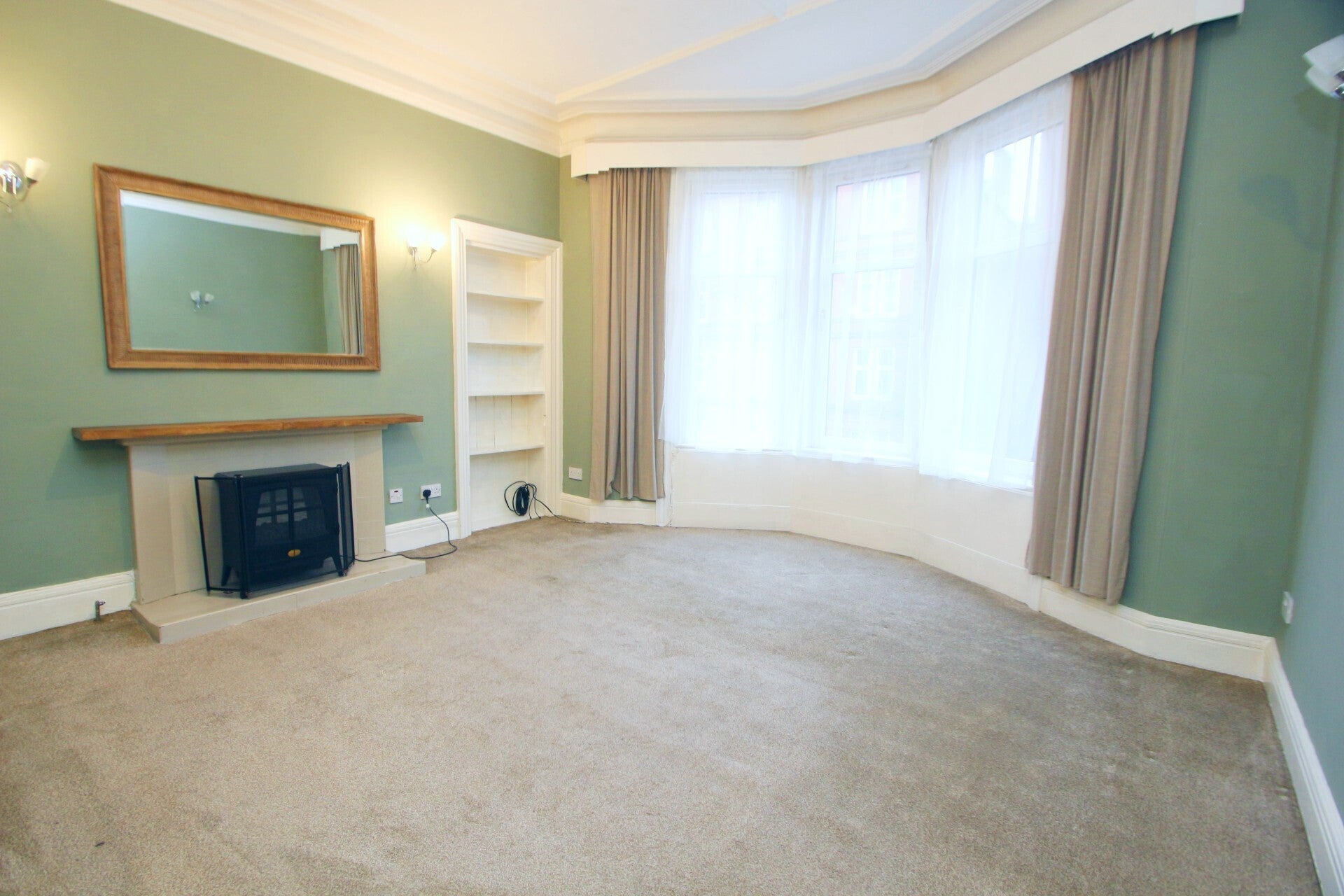 Flat Lochside Street in Glasgow