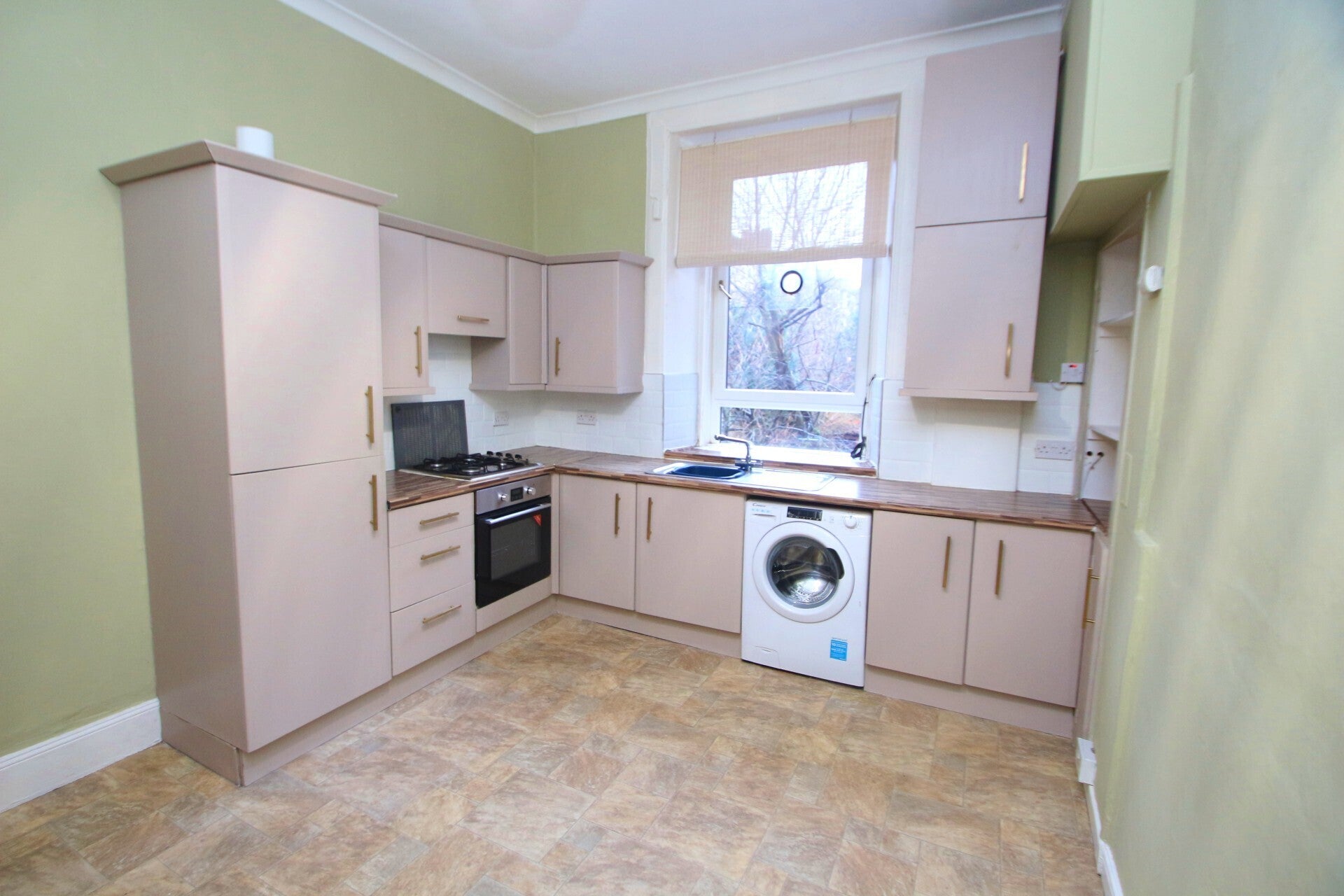 Flat Lochside Street in Glasgow