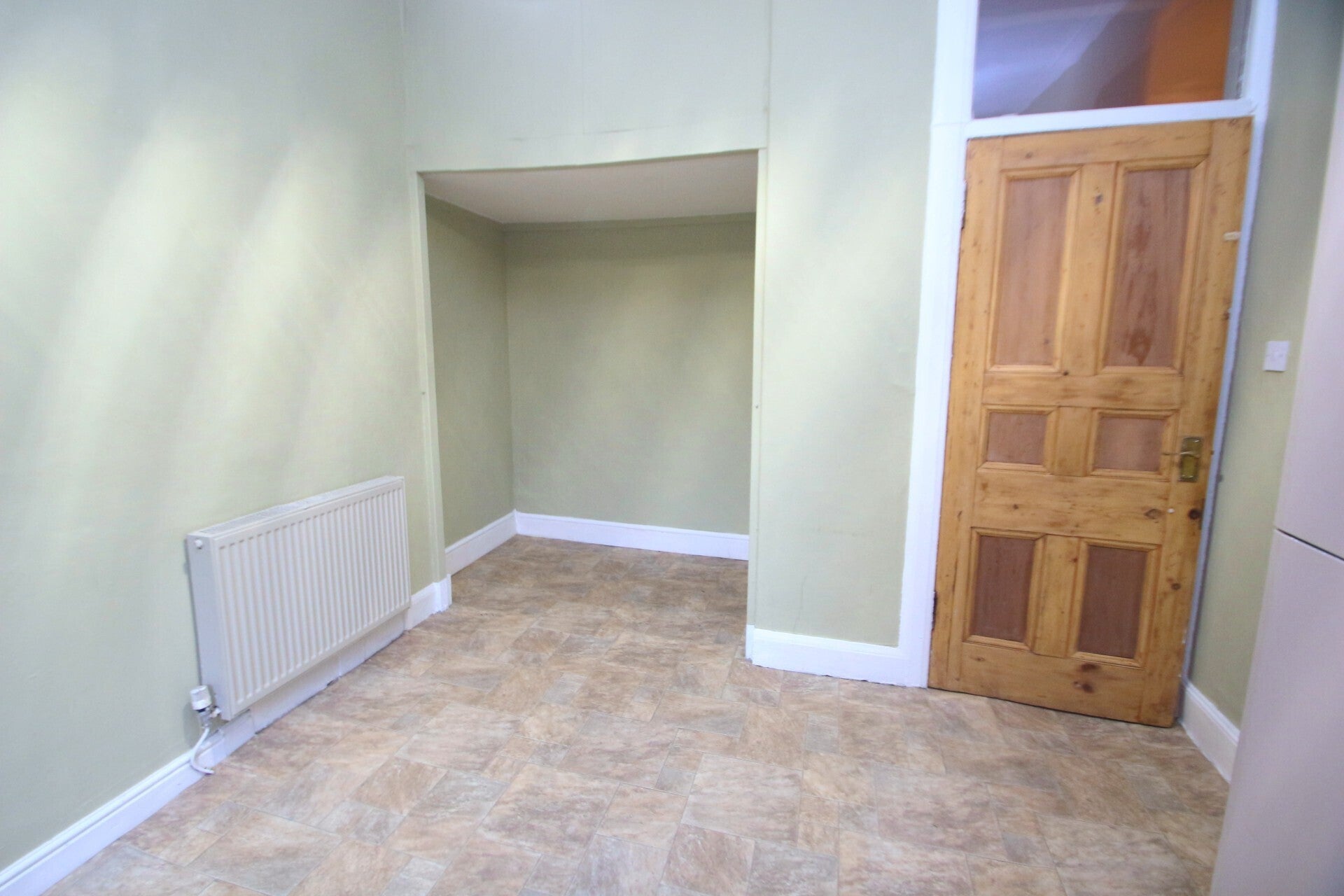 Flat Lochside Street in Glasgow