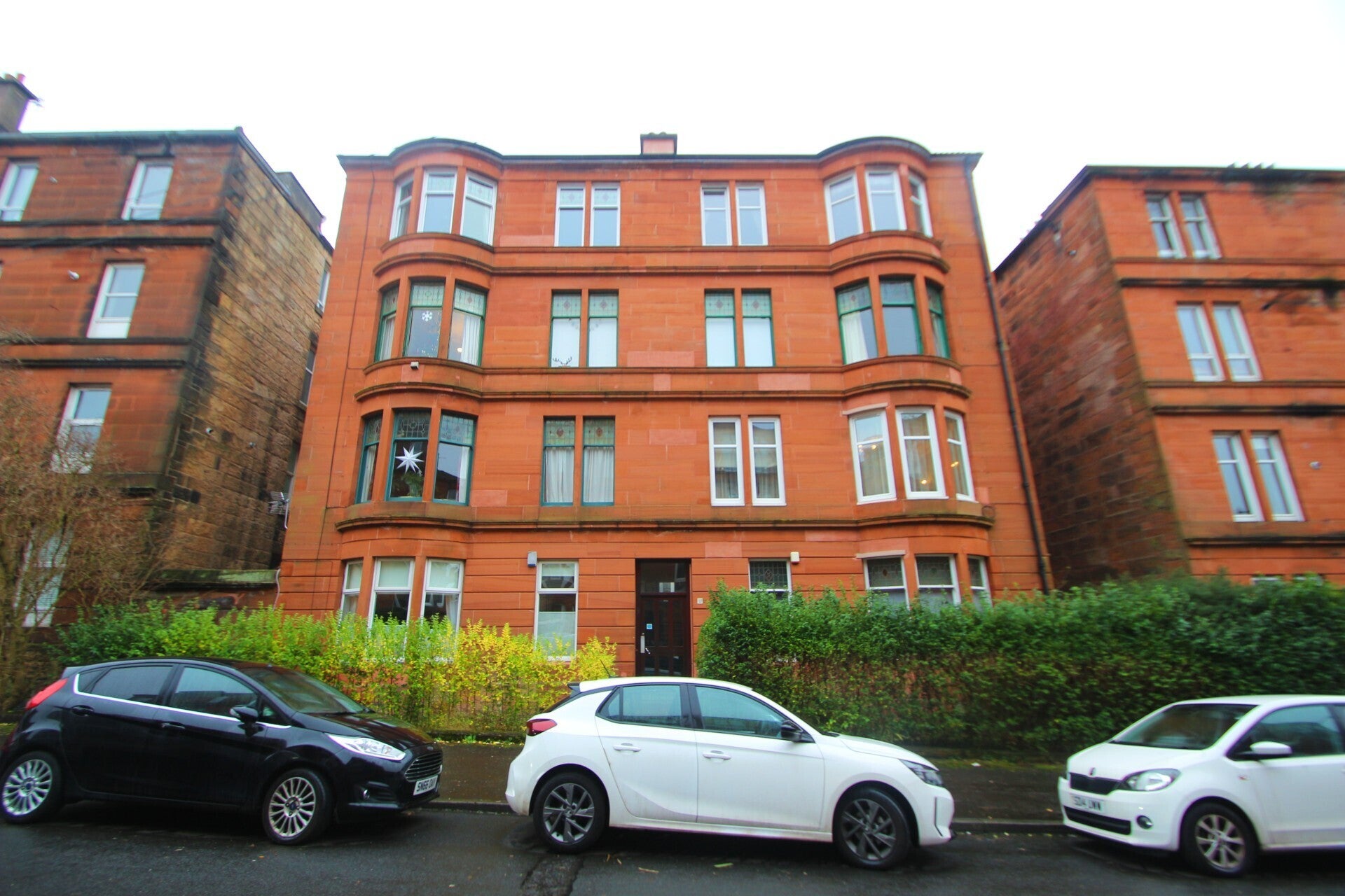 Flat Lochside Street in Glasgow
