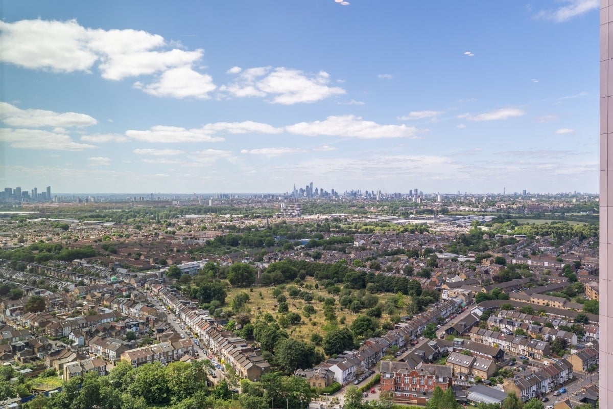 Flat Erskine Road in Greater London