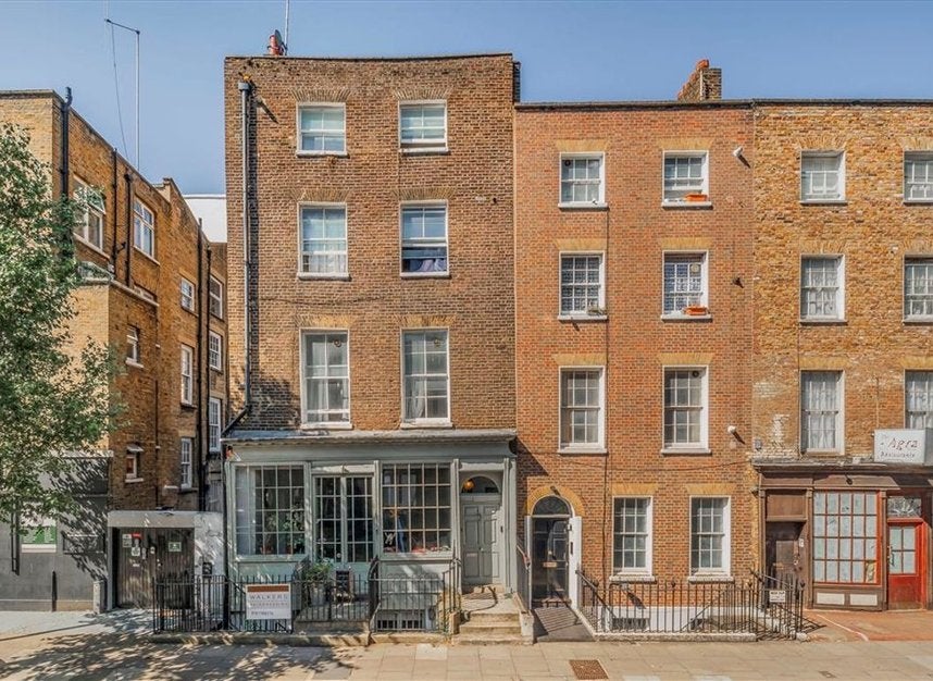 Flat Warren Street in Greater London